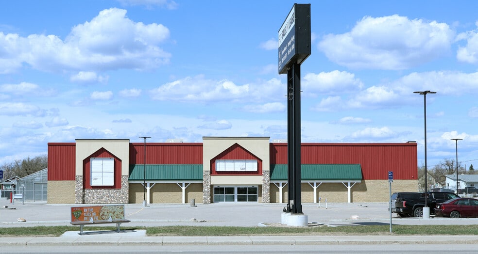 300 15th St E, Prince Albert, SK à vendre - Photo du bâtiment - Image 2 de 2