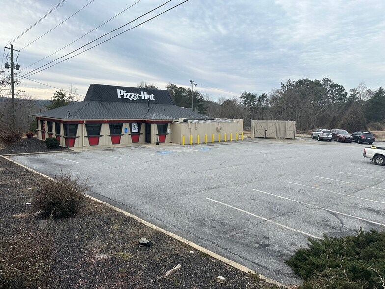 1352 S Chestatee, Dahlonega, GA à vendre - Photo du bâtiment - Image 2 de 7