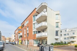 Plus de détails pour Multi-résidentiel à vendre