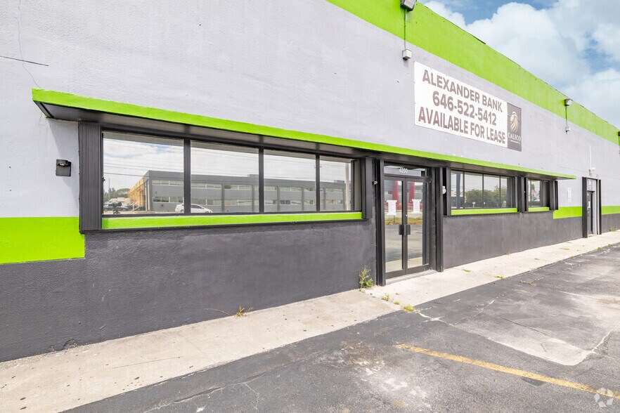4200-4250 NW 72nd Ave, Miami, FL à louer - Photo du bâtiment - Image 3 de 28