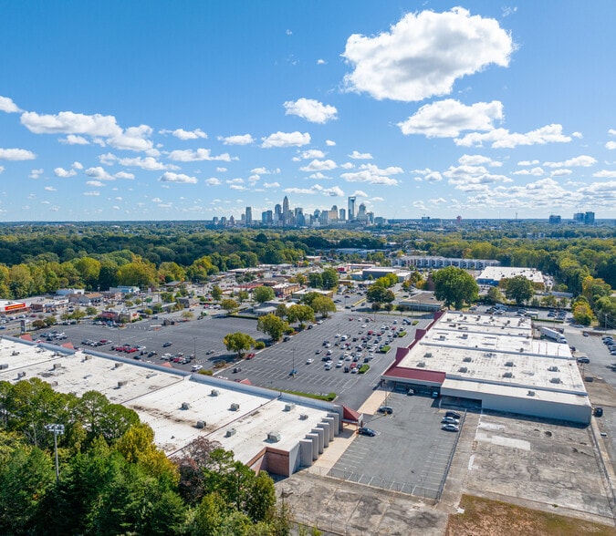 2901-3053 Freedom Dr, Charlotte, NC for lease - Building Photo - Image 2 of 8