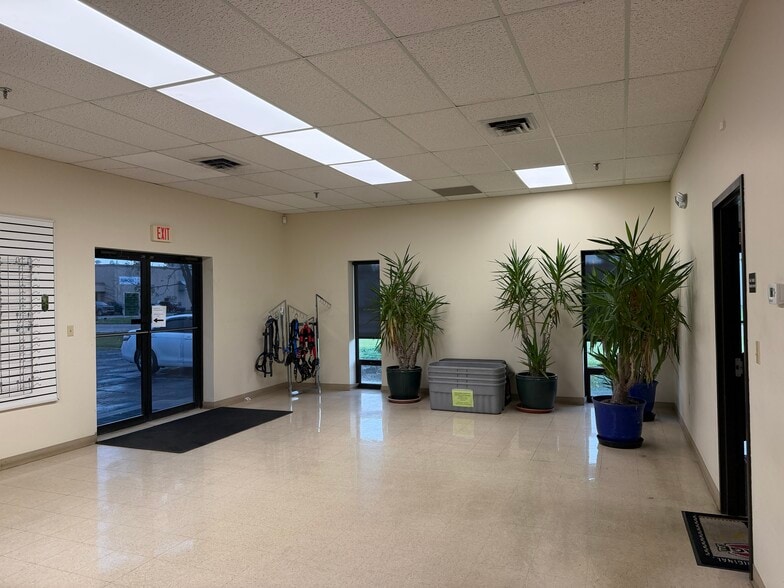 4720 N Spring St, Evansville, IN à vendre - Photo intérieure - Image 3 de 7