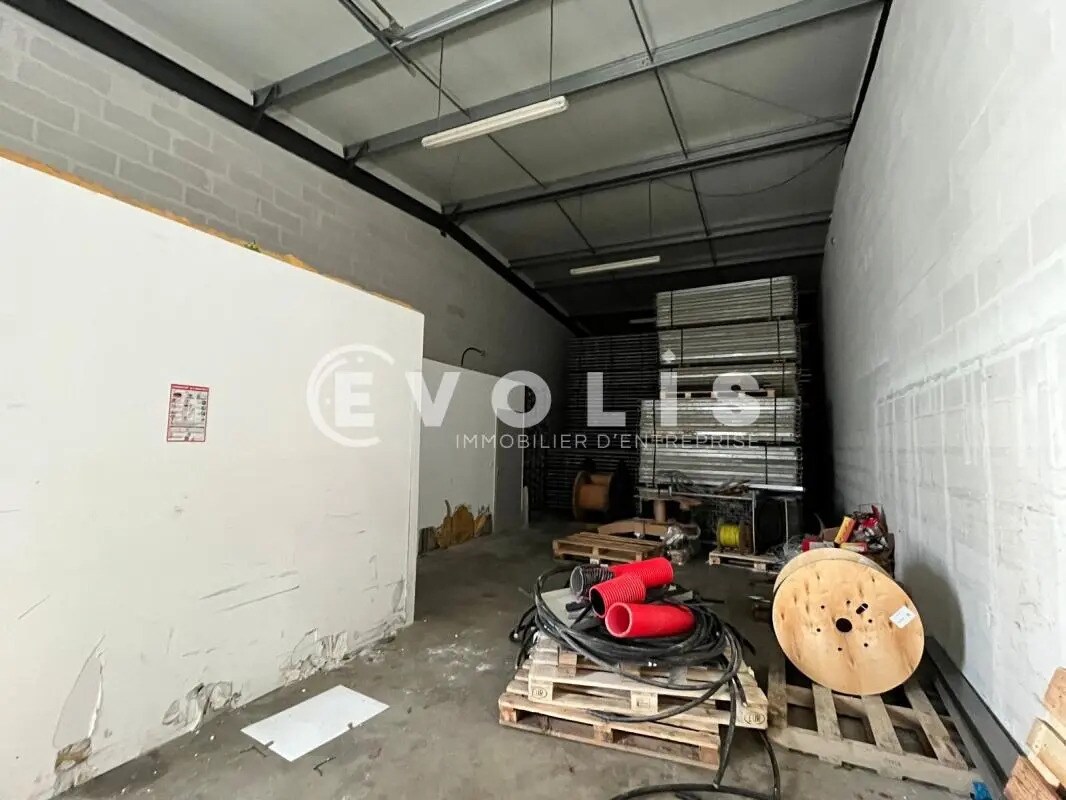 Office in Le Haillan for lease Interior Photo- Image 1 of 12