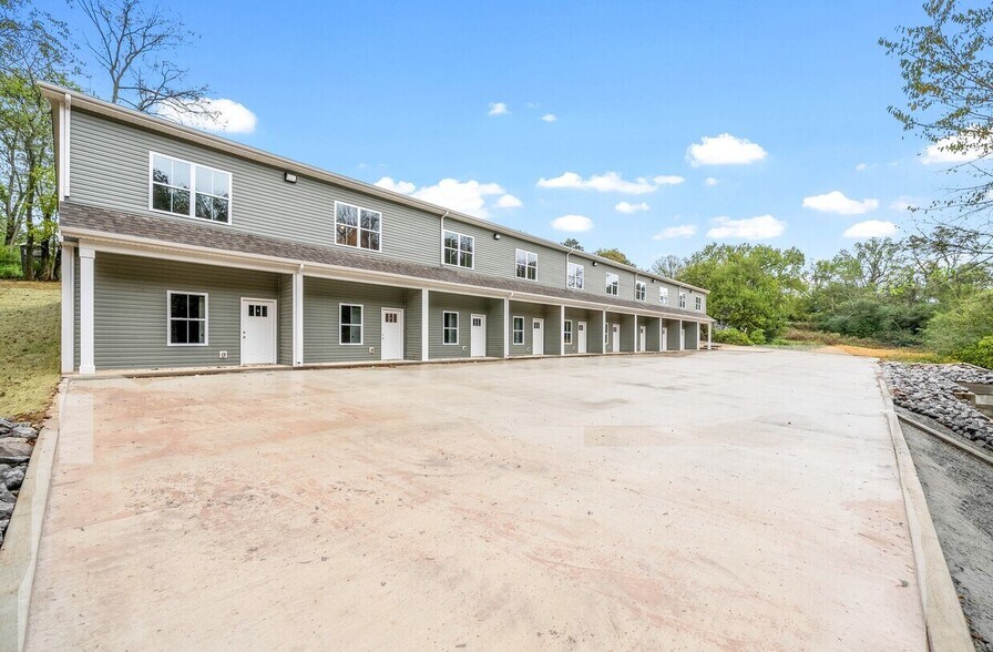 329 Cedar Ct, Clarksville, TN à vendre - Photo du bâtiment - Image 2 de 19
