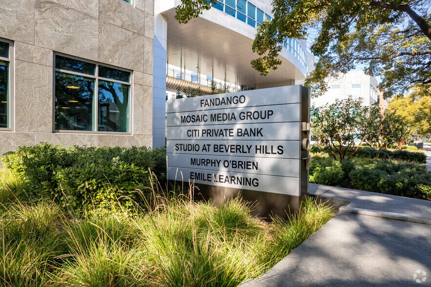 407 N Maple Dr, Beverly Hills, CA à louer - Photo du bâtiment - Image 2 de 11