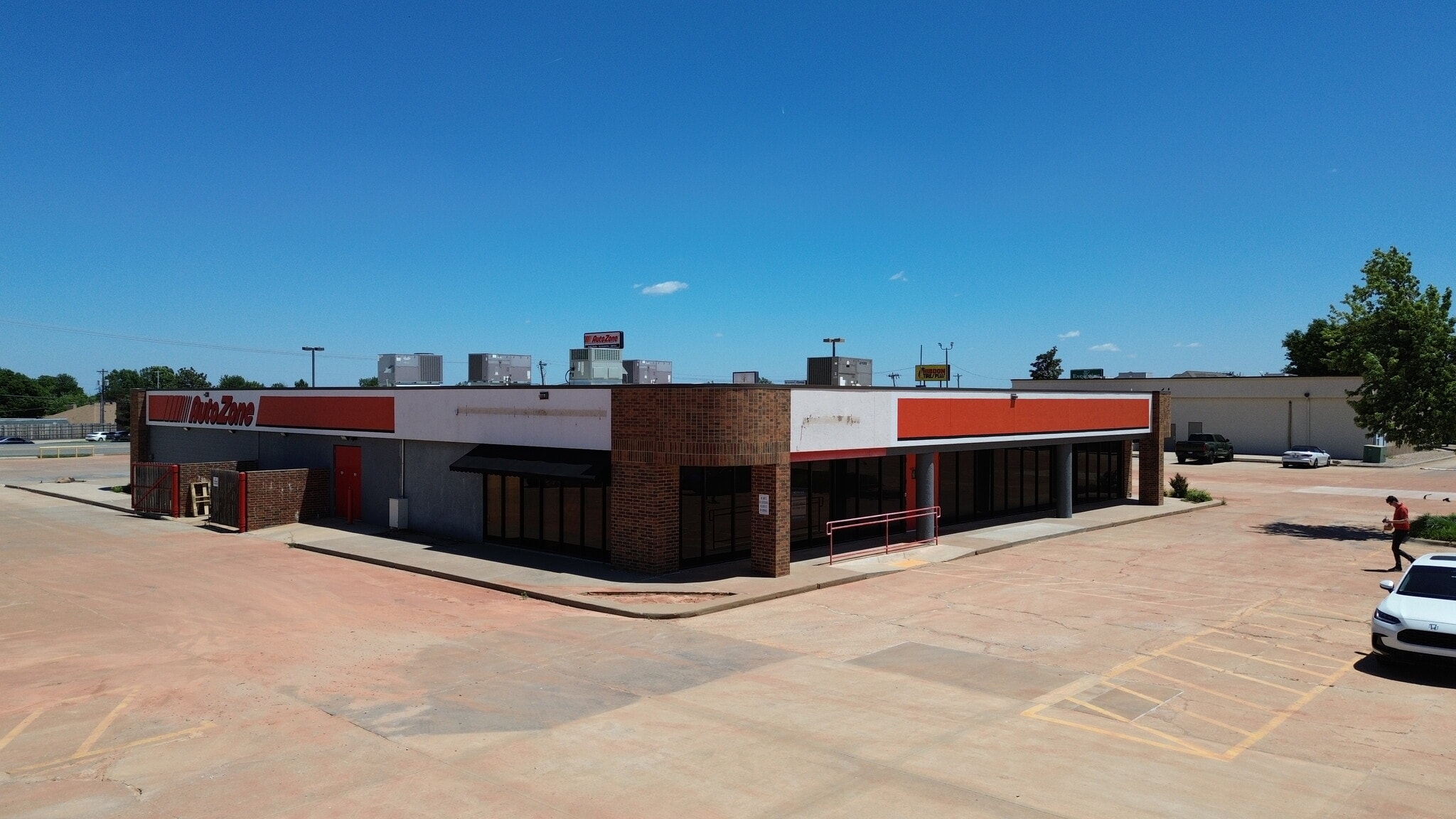 6444 NW Expressway St, Oklahoma City, OK for lease Primary Photo- Image 1 of 5