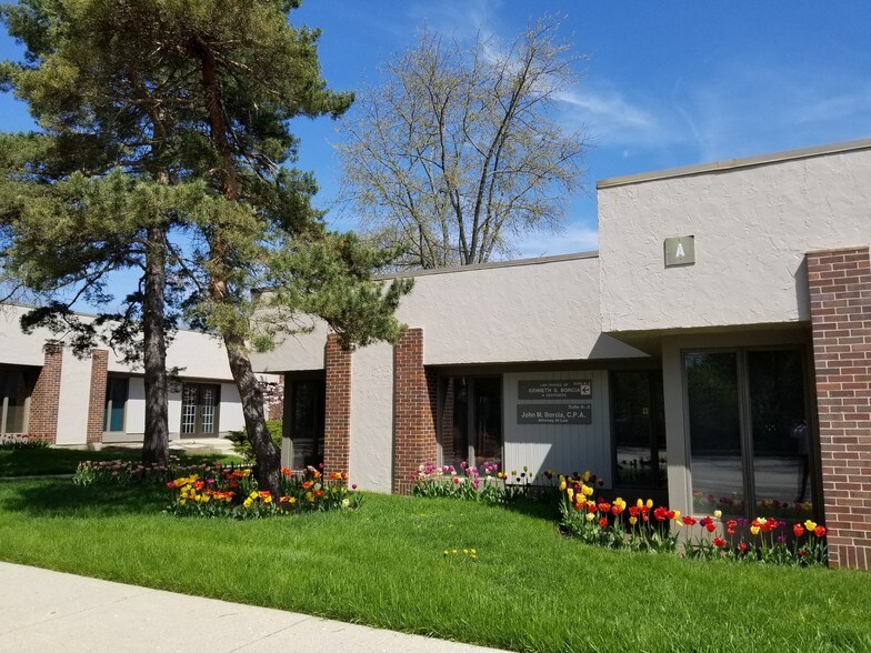 1117 S Milwaukee Ave, Libertyville, IL à vendre - Photo principale - Image 1 de 3