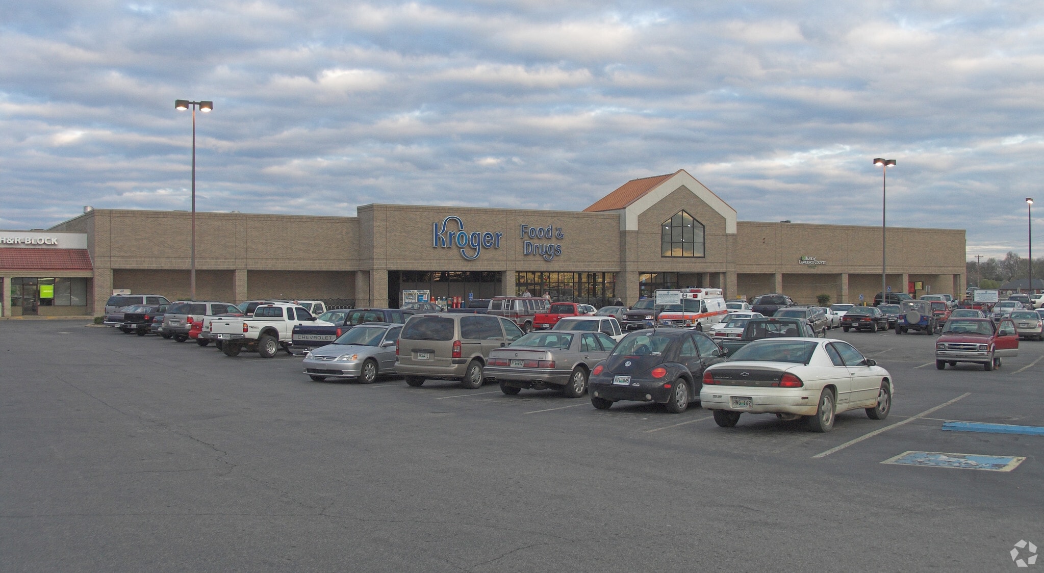 1700-1728 N Locust Ave, Lawrenceburg, TN à louer Photo principale- Image 1 de 3