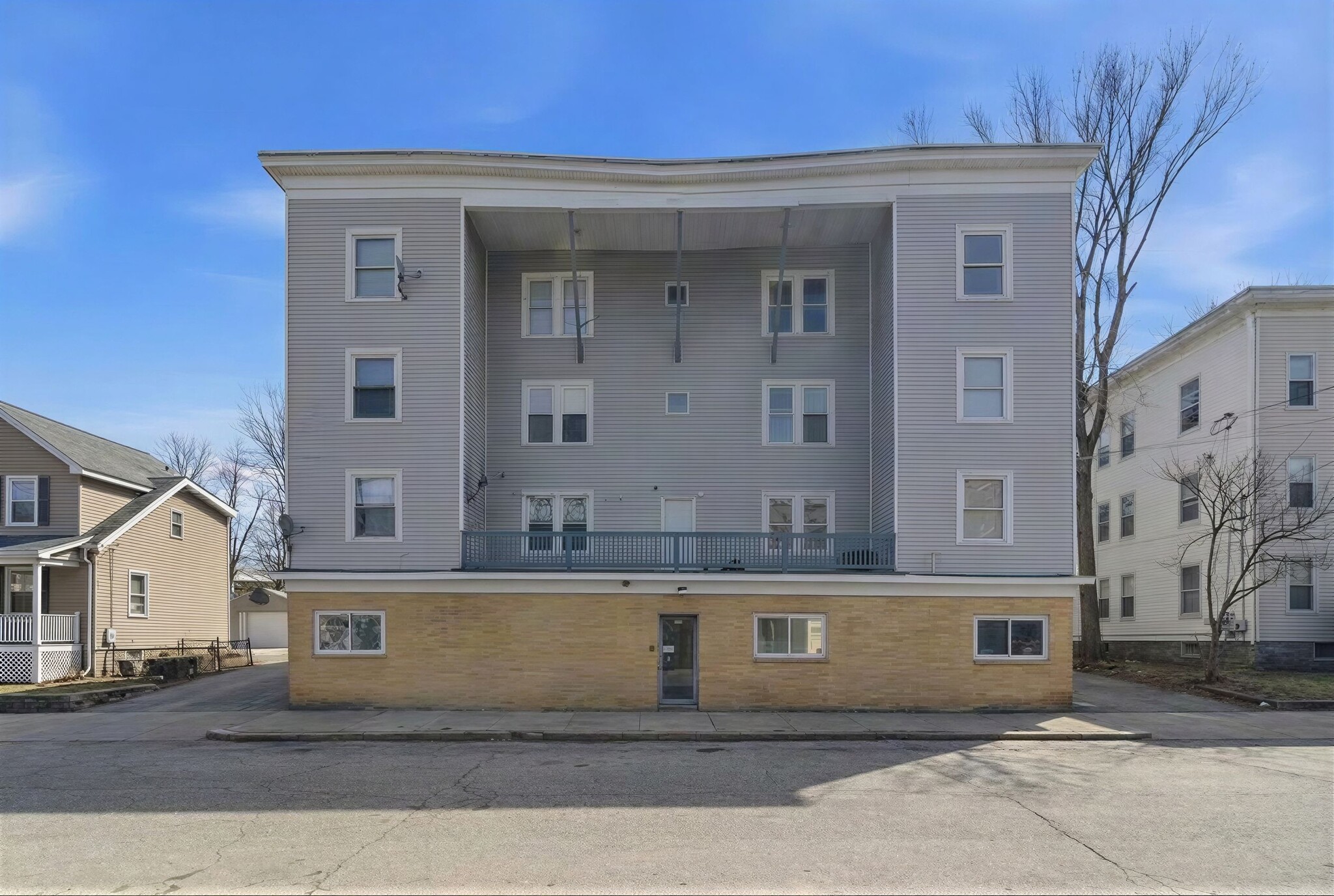 252 Front St, Woonsocket, RI for sale Primary Photo- Image 1 of 17