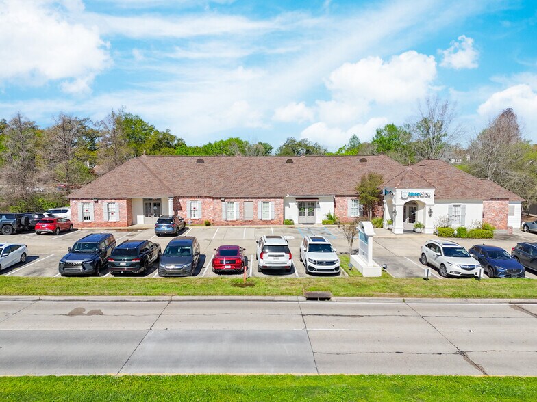 8460 Bluebonnet Blvd, Baton Rouge, LA à louer - Photo du bâtiment - Image 2 de 15