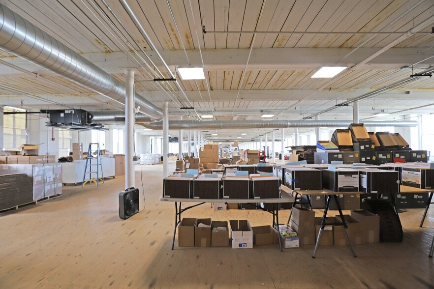 657 Quarry St, Fall River, MA à louer - Photo du bâtiment - Image 3 de 35