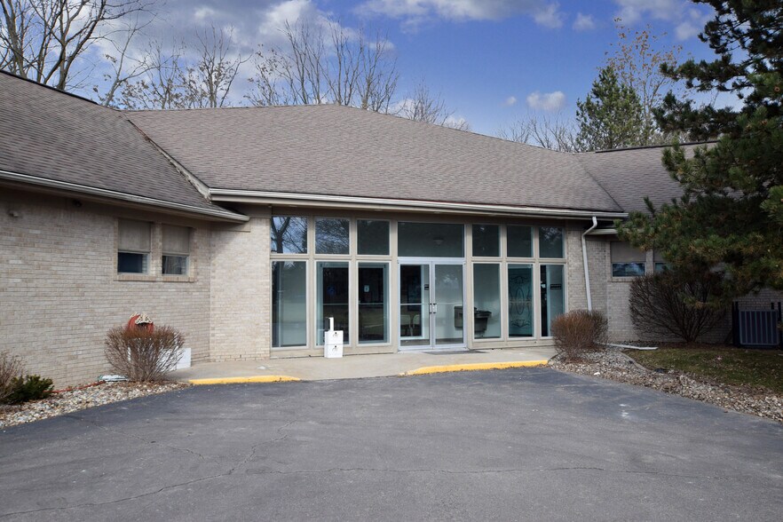 3380 Beecher Rd, Flint, MI à vendre - Photo du bâtiment - Image 2 de 39