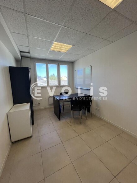 Office in Montfermeil for lease - Interior Photo - Image 3 of 8