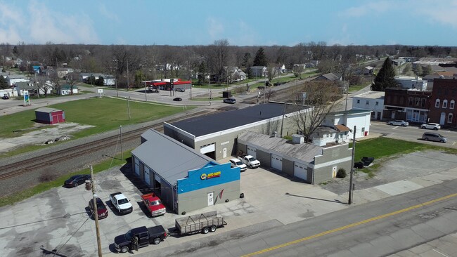 Plus de détails pour 19 N Main St, New London, OH - Commerce de détail à vendre