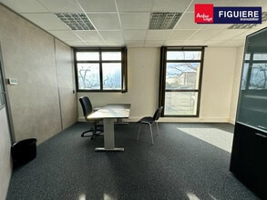 1140 Rue André Ampère, Aix-en-Provence à louer Photo intérieure- Image 2 de 4