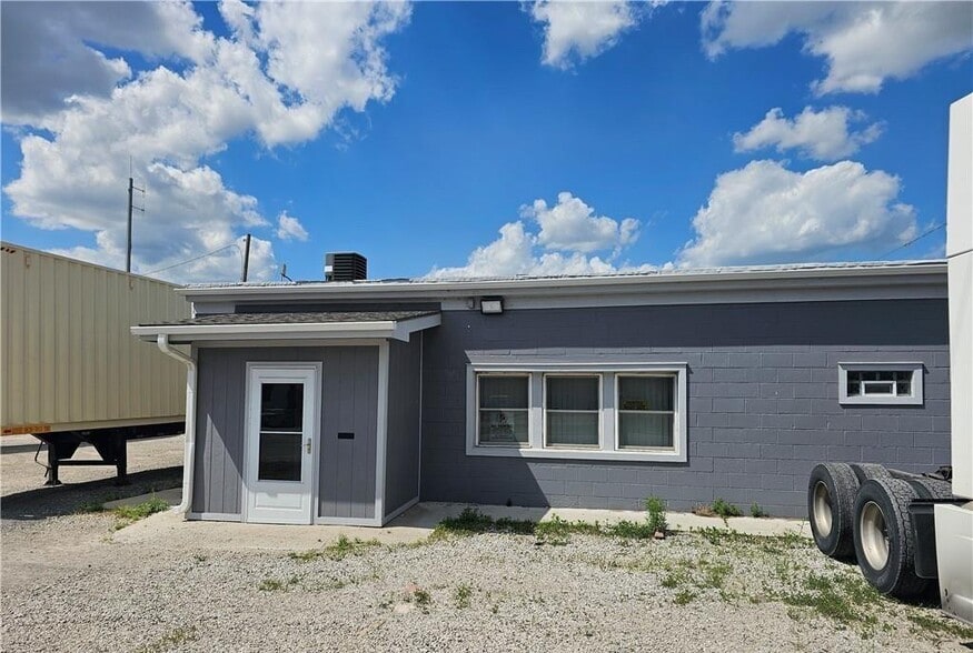 1230 Woodswether Rd, Kansas City, MO à vendre - Photo du bâtiment - Image 2 de 11