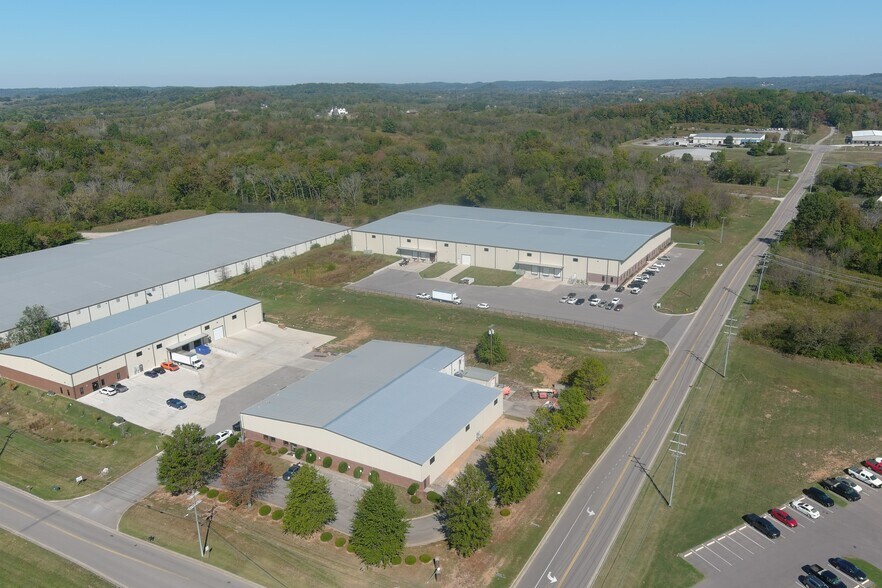 1365 Gateway Dr, Gallatin, TN à louer - Photo du bâtiment - Image 3 de 4