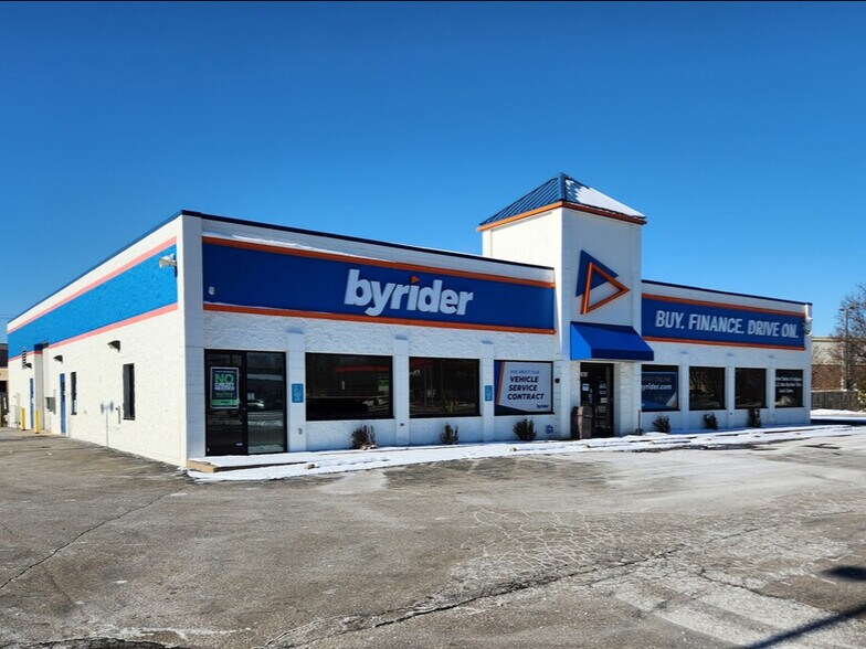 9797 Colerain Ave, Cincinnati, OH for lease - Building Photo - Image 1 of 3