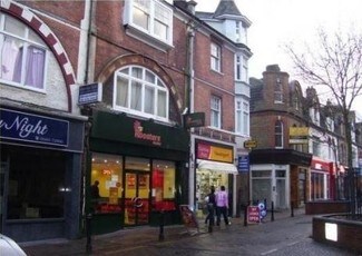 Plus de détails pour 37 Chertsey Rd, Woking - Commerce de détail à vendre