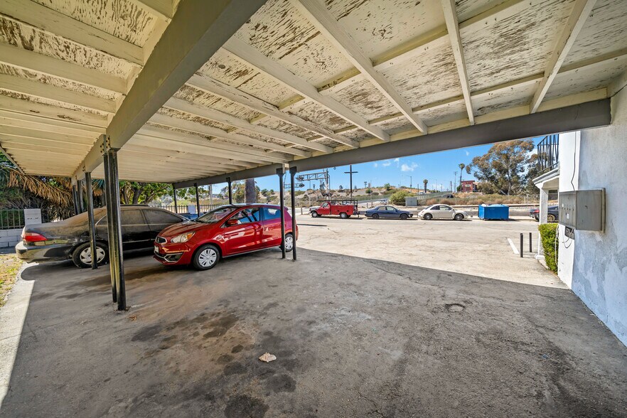 11700 S Normandie Ave, Los Angeles, CA à vendre - Photo du bâtiment - Image 3 de 17