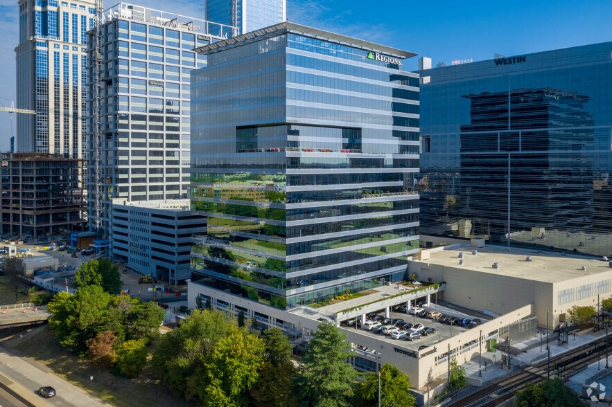 615 S College St, Charlotte, NC à louer - Photo du bâtiment - Image 2 de 30