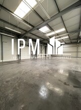 Industrial in Pertuis for lease Interior Photo- Image 1 of 2