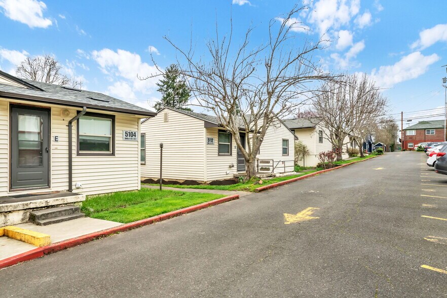 5104-5132 SE Clinton St, Portland, OR à vendre - Photo du bâtiment - Image 2 de 24