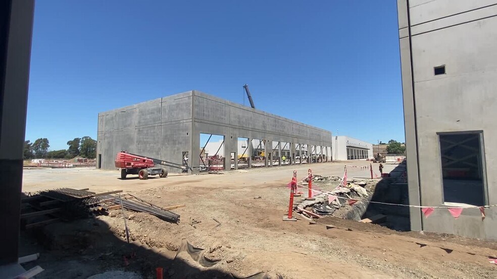 1055 Soscol Ferry Rd, Napa, CA à vendre - Vidéo sur l’inscription commerciale - Image 2 de 14