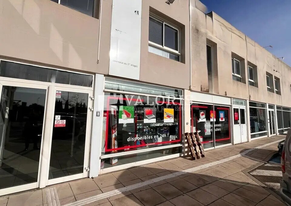 Retail in Istres for lease Building Photo- Image 1 of 7