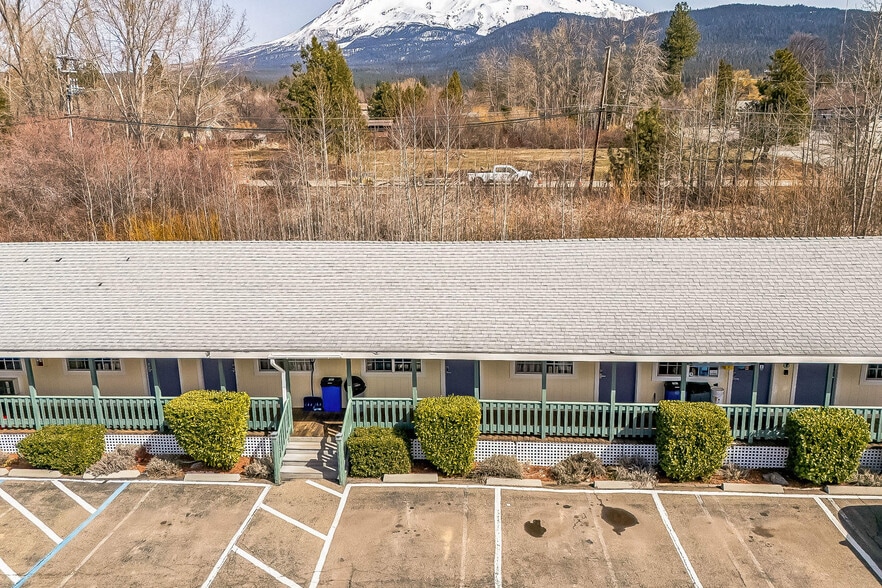 724 N Mount Shasta Blvd, Mount Shasta, CA for sale - Building Photo - Image 2 of 13