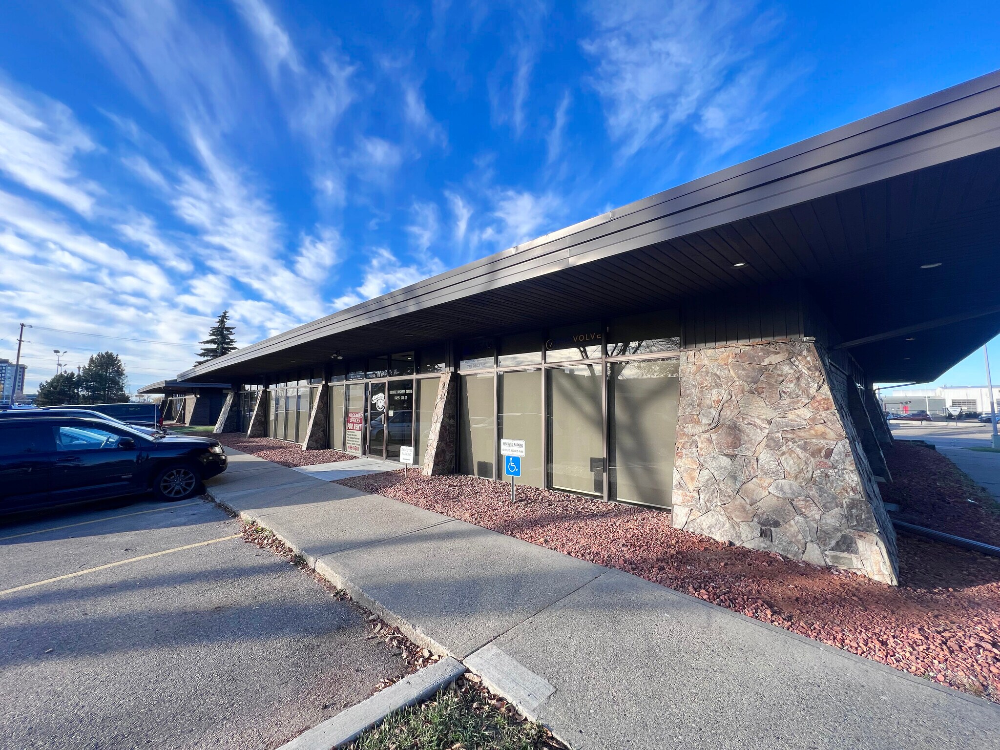 17703 103 Av NW, Edmonton, AB for lease Primary Photo- Image 1 of 6