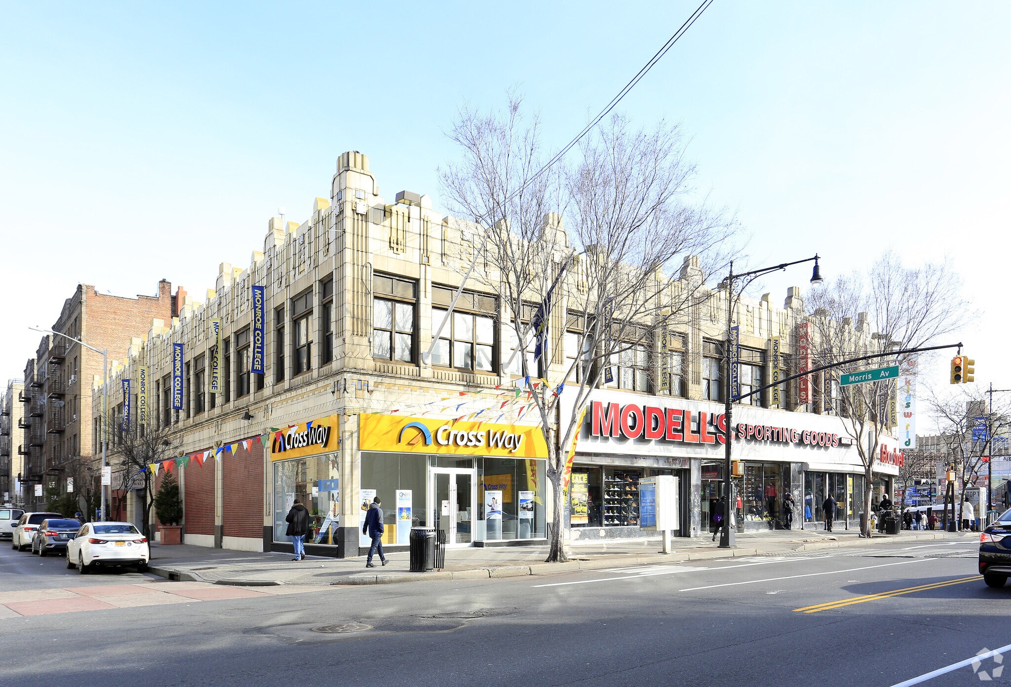 31 E Fordham Rd, Bronx, NY à louer Photo du bâtiment- Image 1 de 4
