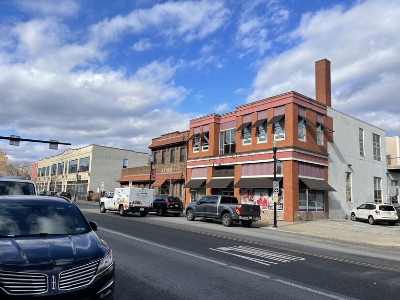 2325 E Carson St, Pittsburgh, PA for lease - Building Photo - Image 2 of 17