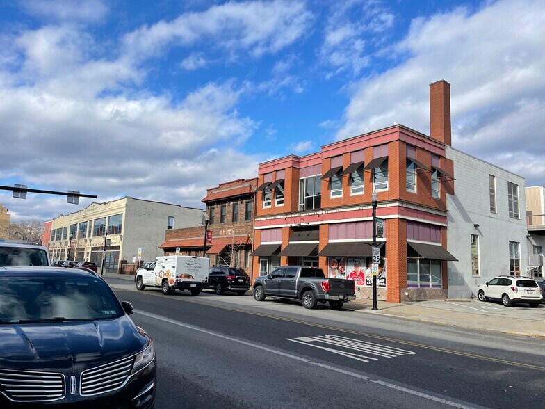 2325 E Carson St, Pittsburgh, PA à louer - Photo du bâtiment - Image 2 de 17