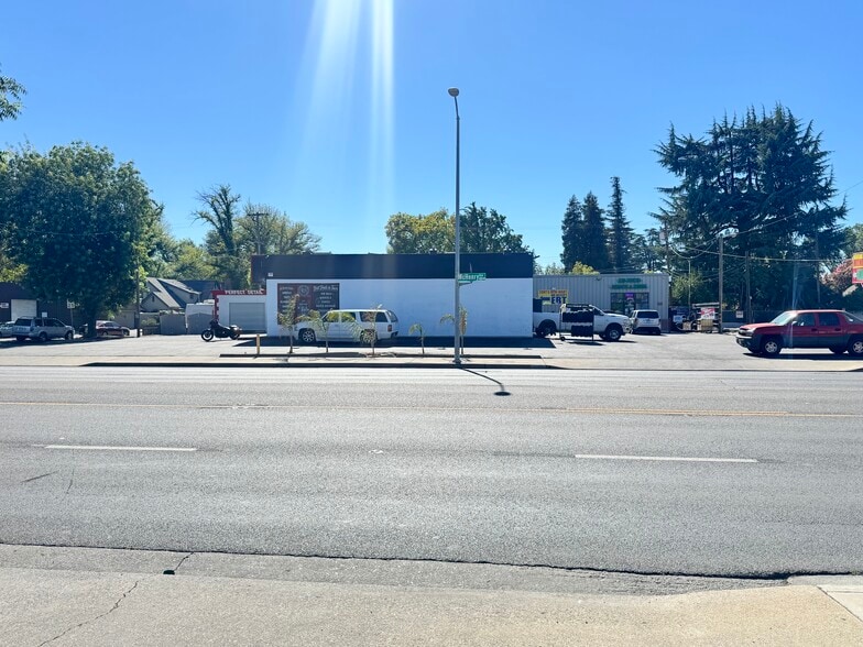 405 McHenry Ave, Modesto, CA for sale - Building Photo - Image 3 of 10