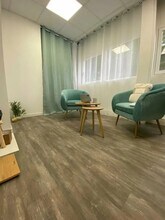 10 Rue Du Lieutenant Parayre, Aix-en-Provence à louer Photo du bâtiment- Image 2 de 11