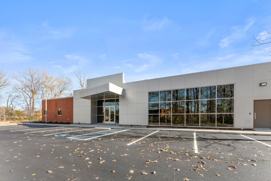 4420 Expressway Dr, Virginia Beach, VA à louer - Photo du bâtiment - Image 2 de 6