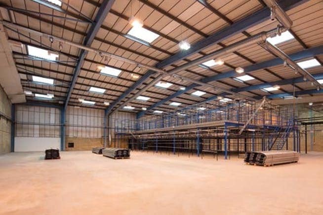 Victoria Rd, London for lease - Interior Photo - Image 2 of 2