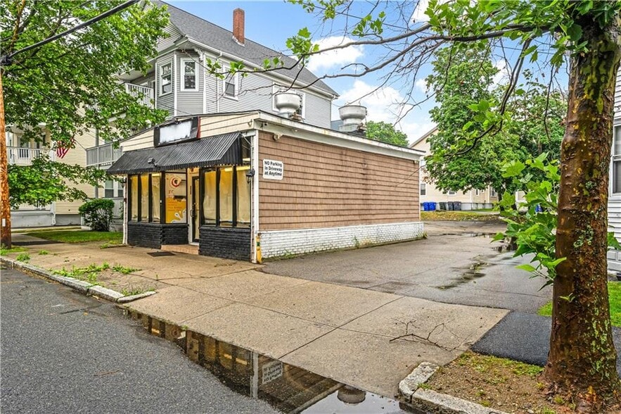 228 Oakland Ave, Providence, RI à louer - Photo du bâtiment - Image 2 de 16