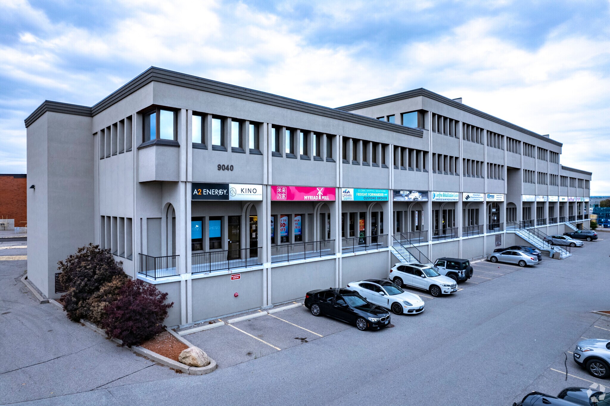 9040 Leslie St, Richmond Hill, ON à vendre Photo principale- Image 1 de 1