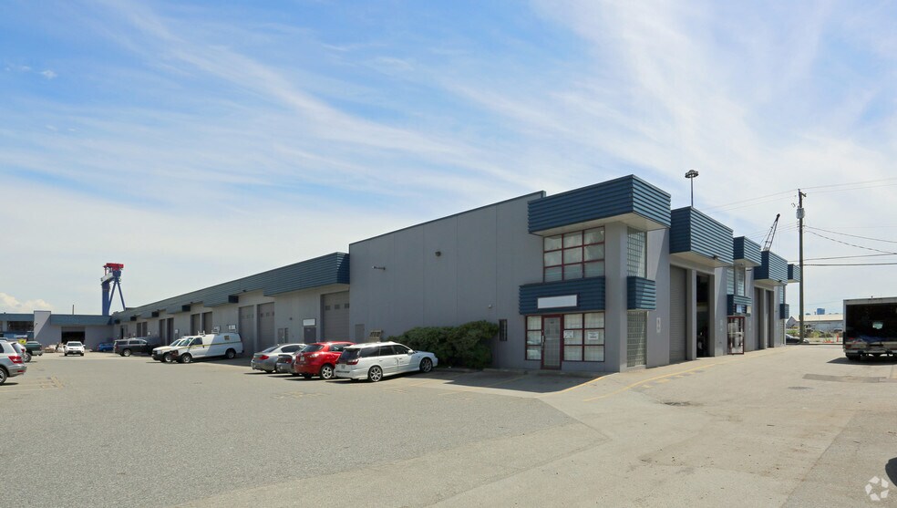 1305 Welch St, North Vancouver District, BC à vendre - Photo du bâtiment - Image 3 de 6