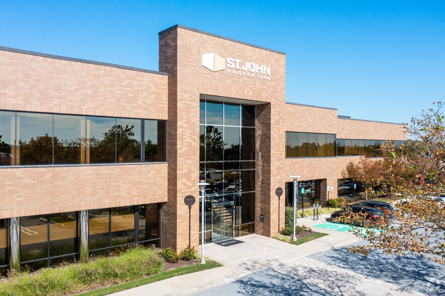 2505 Lord Baltimore Dr, Windsor Mill, MD à louer - Photo du bâtiment - Image 3 de 19