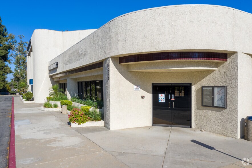 9333 Baseline Rd, Rancho Cucamonga, CA à louer - Photo du bâtiment - Image 2 de 8