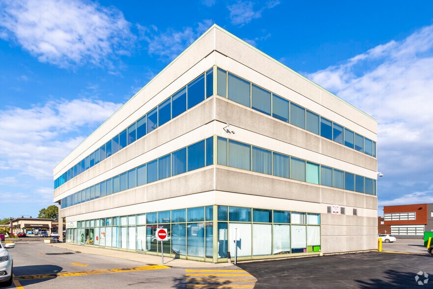 2035 Av Victoria, St-Lambert, QC à louer - Photo du bâtiment - Image 3 de 7