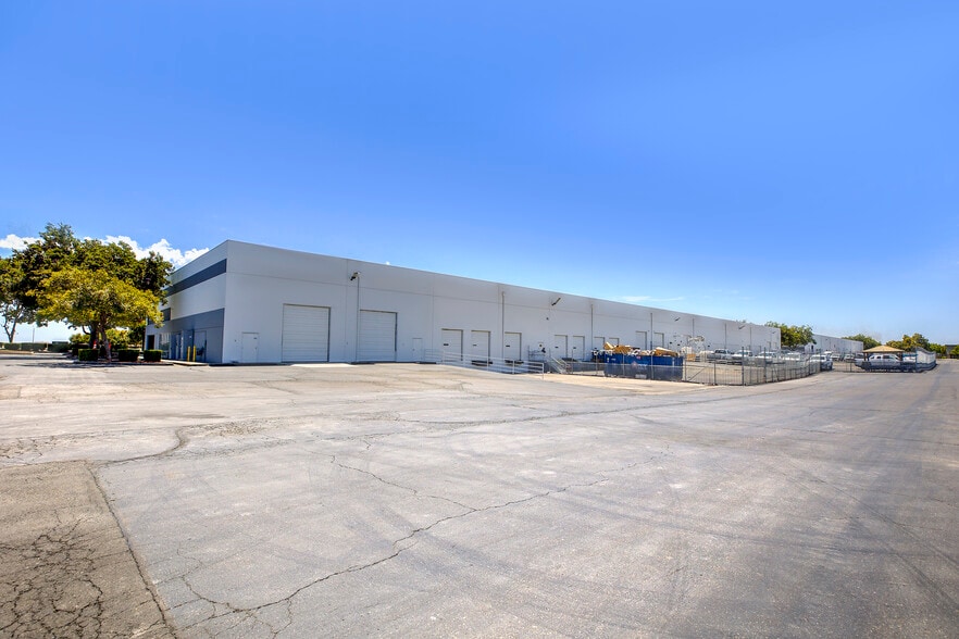2109 Arch-Airport Rd, Stockton, CA for lease - Building Photo - Image 3 of 4