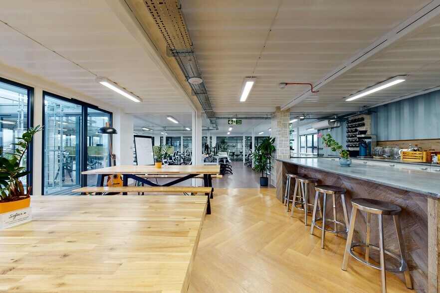 212 Regents Park Rd, Londres à louer - Photo intérieure - Image 2 de 38