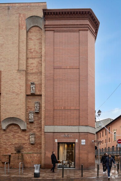16 Rue Saint Antoine Du T, Toulouse à louer - Photo du bâtiment - Image 2 de 2