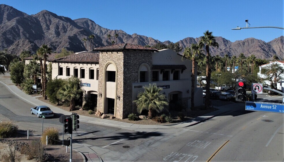 51625 Desert Club Dr, La Quinta, CA à louer - Photo du bâtiment - Image 3 de 10