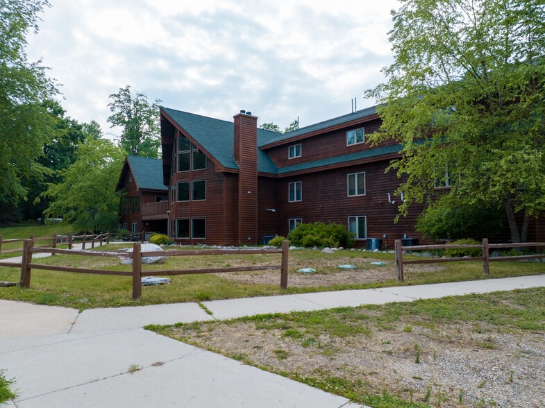 355 Mannsiding Rd, Harrison, MI à vendre - Photo du bâtiment - Image 3 de 82