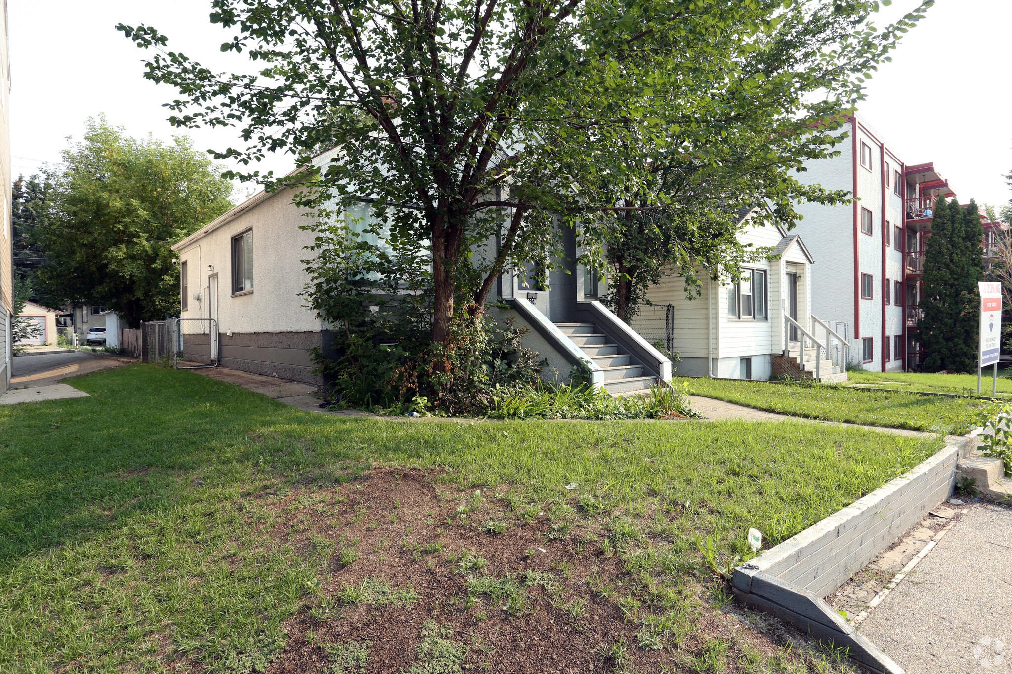 9850 82nd Ave NW, Edmonton, AB à vendre Photo principale- Image 1 de 1